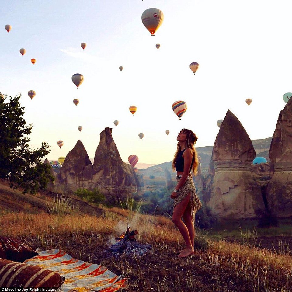 «Μένουμε σε τρένα και λεωφορεία» -Ζευγάρι ταξιδεύει χωρίς σπατάλες στον κόσμο [εικόνες]  | iefimerida.gr 0