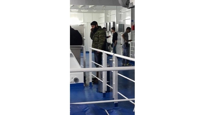 Στο πλοίο για την Αθήνα και ο Στάθης Στιβακτάκης [εικόνες] | iefimerida.gr 0