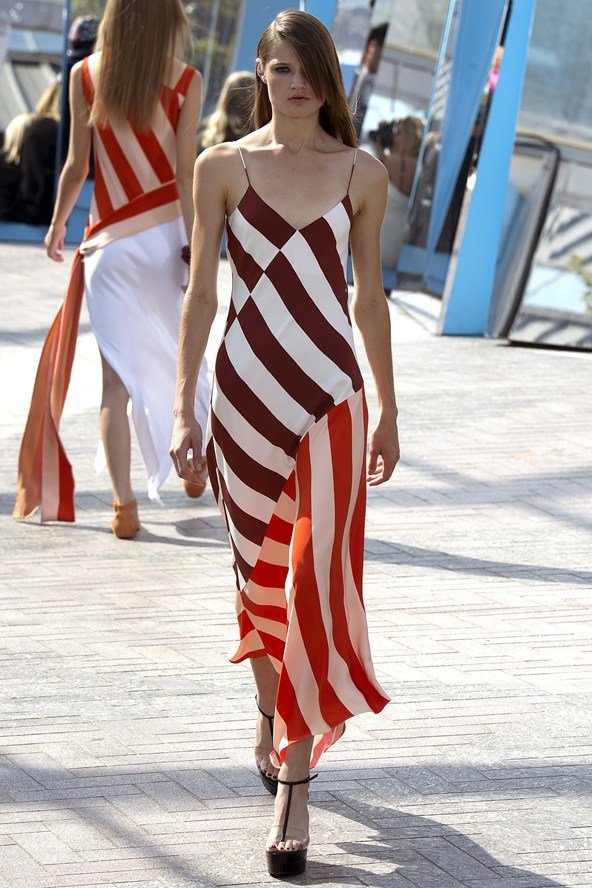 Η τάση του καλοκαιριού είναι οι χοντρές ρίγες -Πώς θα φορεθούν [εικόνες] | iefimerida.gr 12