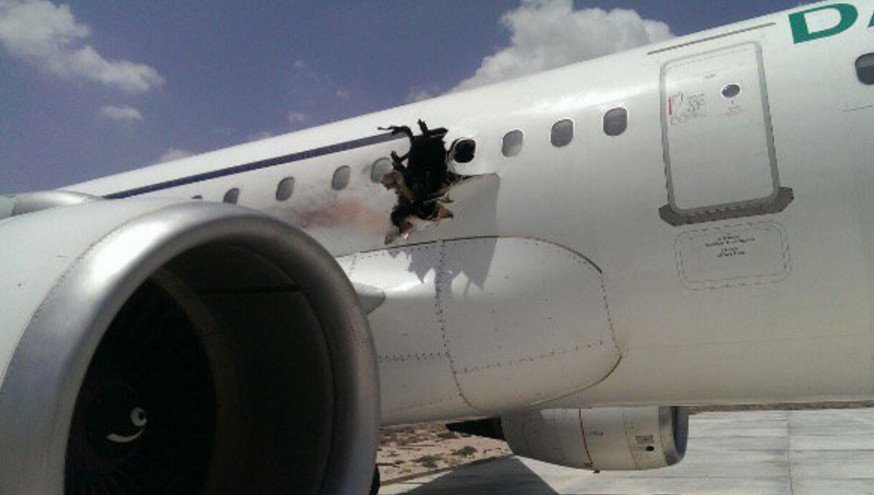 Σοκ: Φλεγόμενος επιβάτης αεροπλάνου πέφτει από ύψος 14.000 ποδών! [βίντεο] | iefimerida.gr 2