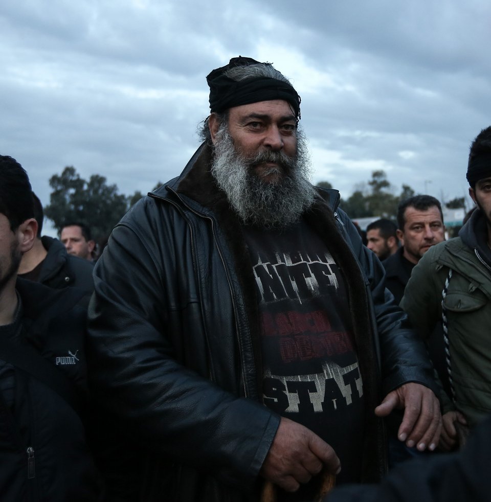 Αγκαλιά με τον Τσίπρα το 2015 -Στο αγροτικό συλλαλητήριο το 2016, τρώει χημικά [εικόνες] | iefimerida.gr 6