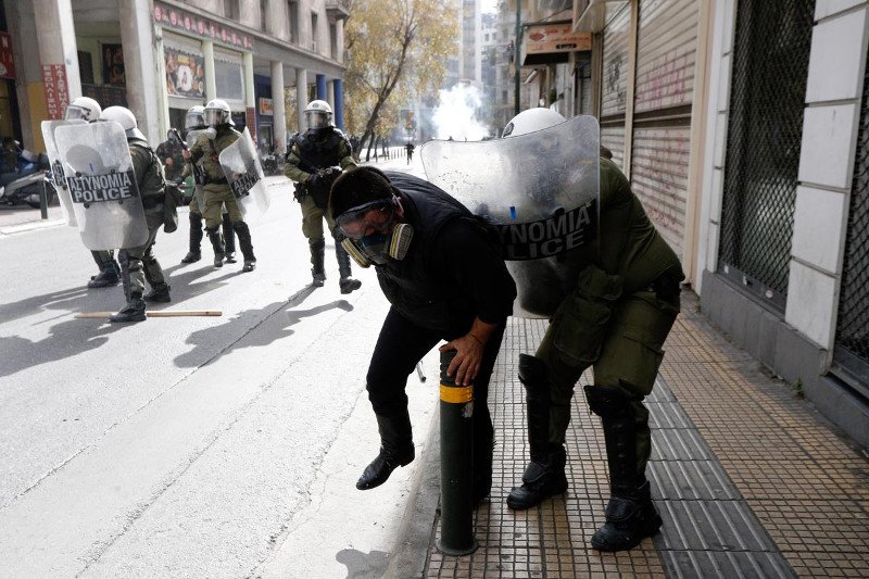 Η οργή των αγροτών ξέσπασε στην Αθήνα [εικόνες&βίντεο] | iefimerida.gr 28