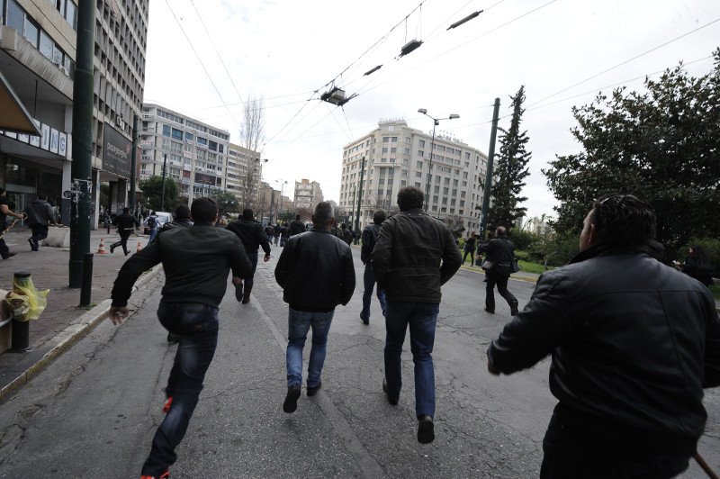 Η οργή των αγροτών ξέσπασε στην Αθήνα [εικόνες&βίντεο] | iefimerida.gr 24