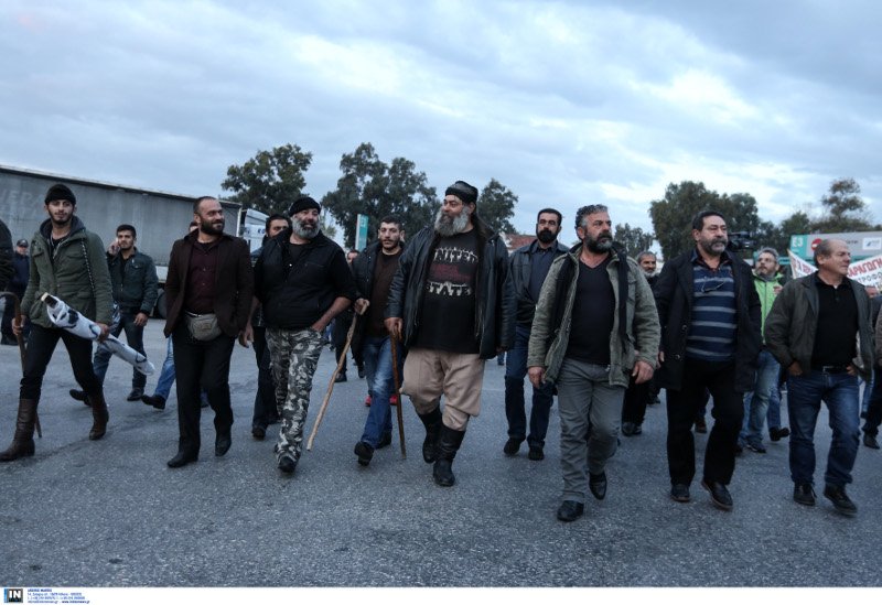 Κατσούνα, σαρίκι και στιβάνια -Τα αξεσουάρ των αγροτών της Κρήτης [εικόνες] | iefimerida.gr 13