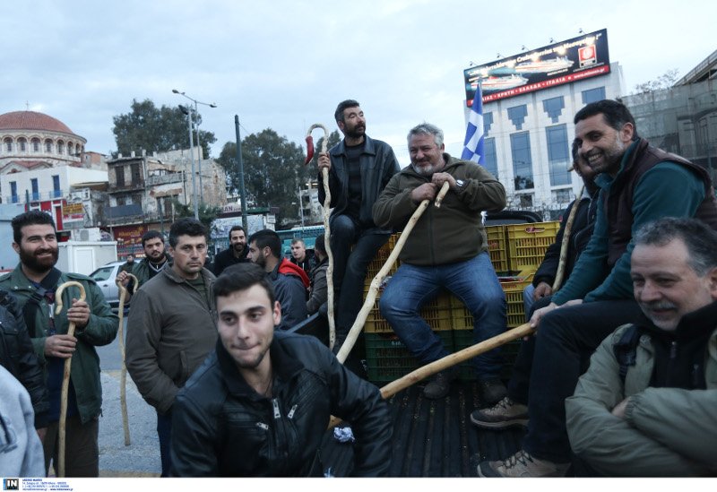 Κατσούνα, σαρίκι και στιβάνια -Τα αξεσουάρ των αγροτών της Κρήτης [εικόνες] | iefimerida.gr 4