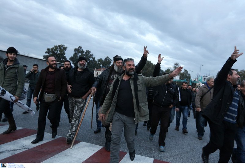 Κατσούνα, σαρίκι και στιβάνια -Τα αξεσουάρ των αγροτών της Κρήτης [εικόνες] | iefimerida.gr 5