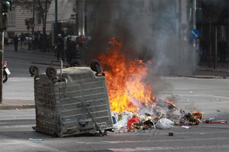 Η οργή των αγροτών ξέσπασε στην Αθήνα [εικόνες&βίντεο] | iefimerida.gr 8