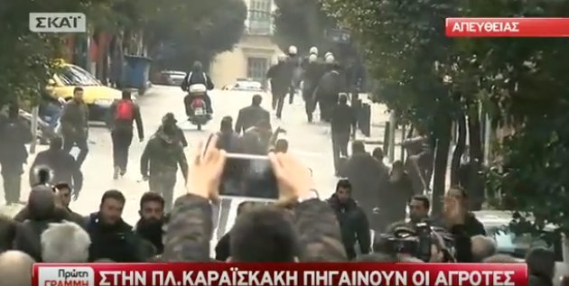 Αγρότες από την Κρήτη πήραν στο κυνήγι περιπολικά και ΜΑΤ [εικόνες & βίντεο] | iefimerida.gr 1