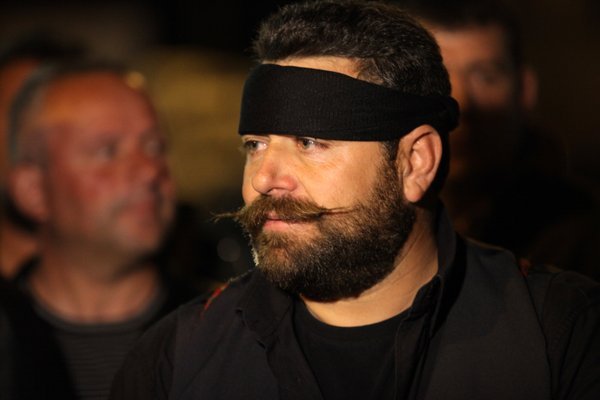 Κατσούνα, σαρίκι και στιβάνια -Τα αξεσουάρ των αγροτών της Κρήτης [εικόνες] | iefimerida.gr 0