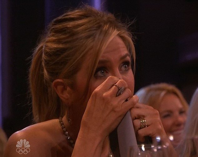 Τα «Φιλαράκια» ξανά μπροστά στην κάμερα -Συγκινήθηκε η Τζένιφερ Ανιστον [εικόνες] | iefimerida.gr 1