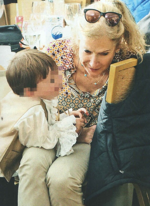 Γιώργος και Αννα Νταλάρα σε άλλους ρόλους -Παίζοντας με τα εγγόνια τους [εικόνες] | iefimerida.gr 0