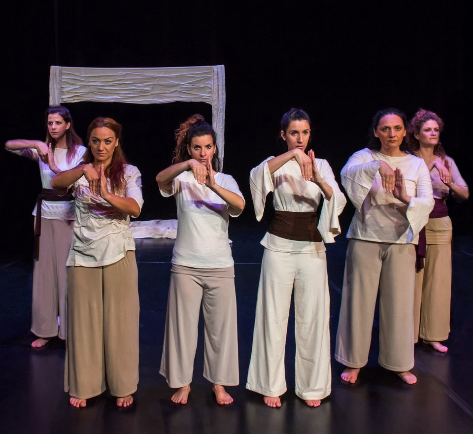 Μοναδικό- Οκτώ αρχαίες τραγωδίες με ηθοποιούς που δεν ακούν αλλά αφουγκράζονται τη μουσική [εικόνες] | iefimerida.gr 2