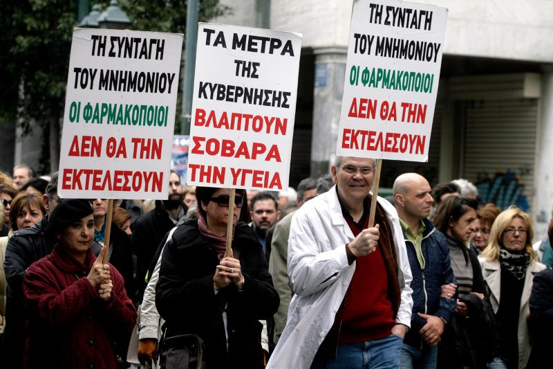 Τα πιο έξυπνα συνθήματα της πορείας -Τι έγραψαν σε πανό, πλακάτ, μπαλόνια οι διαδηλωτές [εικόνες] | iefimerida.gr 5