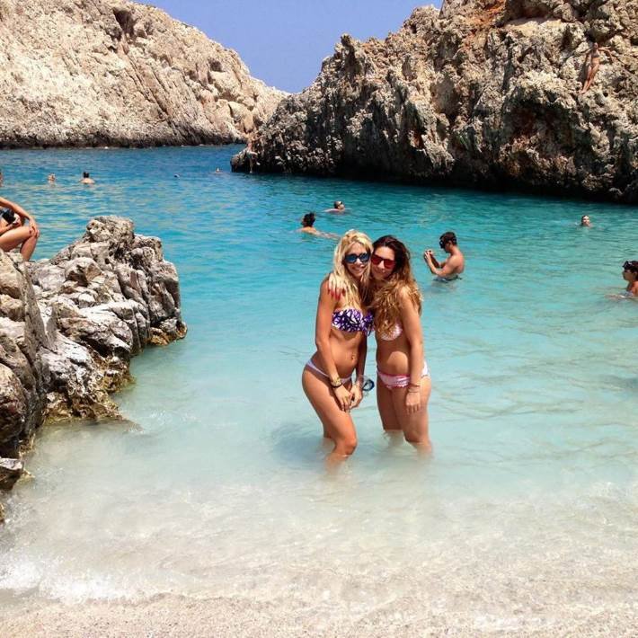 Η σέξι αστυνομικίνα της διαδήλωσης - Η ξανθιά Σοφία που έκλεψε την παράσταση [εικόνες] | iefimerida.gr 1