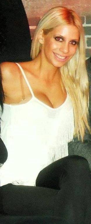 Η σέξι αστυνομικίνα της διαδήλωσης - Η ξανθιά Σοφία που έκλεψε την παράσταση [εικόνες] | iefimerida.gr 2