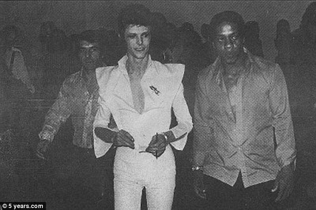 Το ερωτικό τρίο Μπάουι-Τζάγκερ με διάσημη τραγουδίστρια -Ηθελε να συμμετέχει και ο Νουρέγιεφ [εικόνες] | iefimerida.gr 2