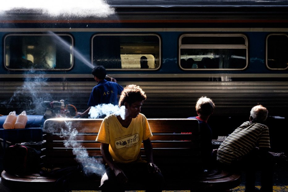 Ταξιδέψτε στον πιο «φιλμ νουάρ» σιδηροδρομικό σταθμό του κόσμου μέσα από τον φακό του Ραμί Ναρούλα | iefimerida.gr 0