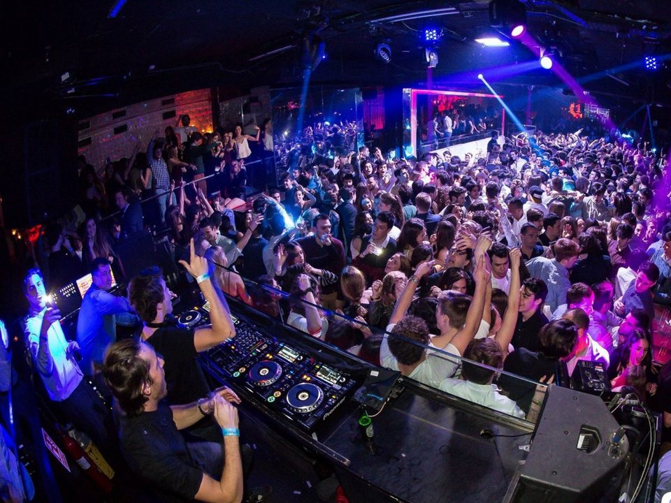 Business Insider: Πριν πεθάνετε, γλεντήστε στη Μύκονο -Ενα από τα καλύτερα μέρη του κόσμου για πάρτι [εικόνες] | iefimerida.gr 3