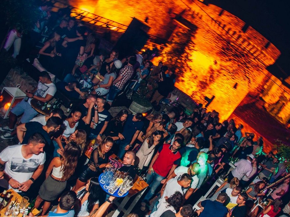 Business Insider: Πριν πεθάνετε, γλεντήστε στη Μύκονο -Ενα από τα καλύτερα μέρη του κόσμου για πάρτι [εικόνες] | iefimerida.gr 4