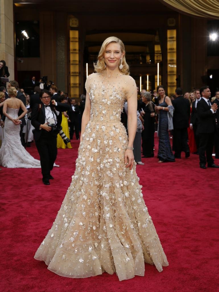 Αυτά είναι τα φορέματα που έγραψαν ιστορία στα Οσκαρ -Ρούχα σέξι, χιλιάδων ευρώ [εικόνες] | iefimerida.gr 1