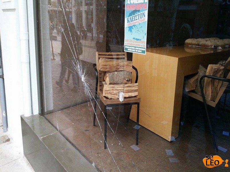 Θεσσαλονίκη: Κουκουλοφόροι επιτέθηκαν σε διαδηλωτές -Δύο τραυματίες [εικόνες & βίντεο] | iefimerida.gr 6