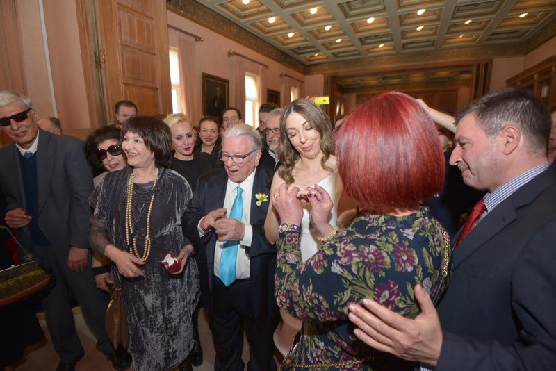 Ο Κώστας Βουτσάς και πάλι γαμπρός στα 84 -Θα γίνει και πατέρας [εικόνες] | iefimerida.gr 2