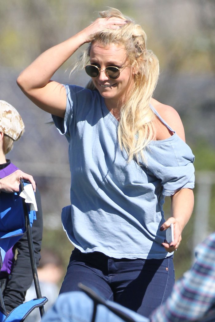 Με ψεύτικα μαλλιά η Μπρίτνεϊ Σπίαρς -Κακοφτιαγμένα extensions αποκάλυψε ο αέρας [εικόνες] | iefimerida.gr 0