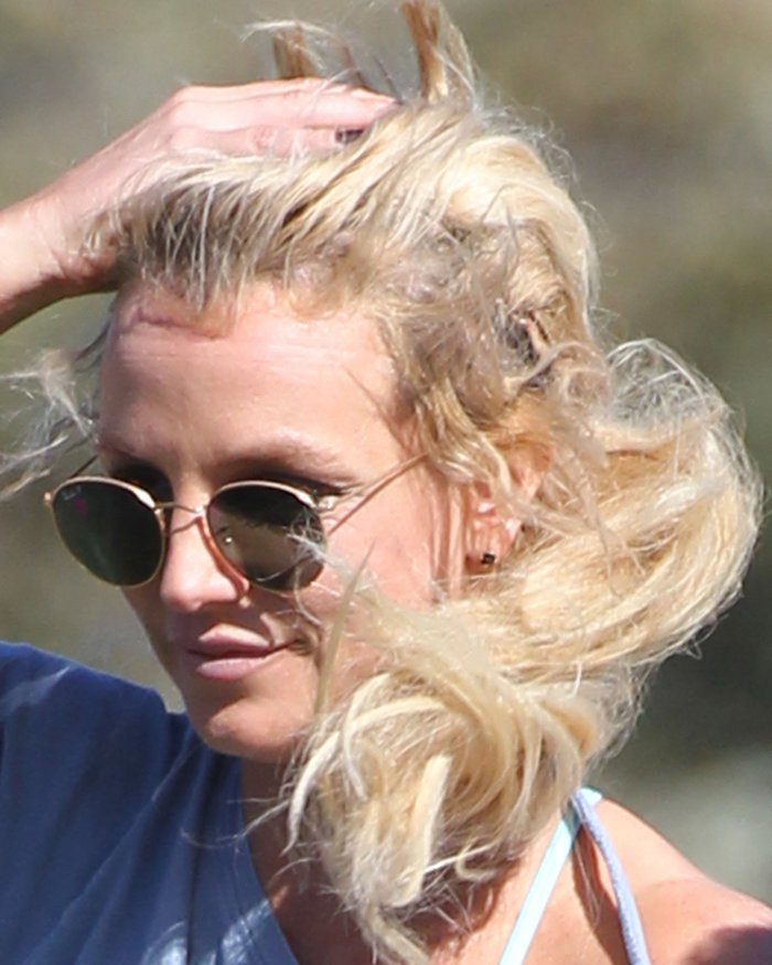 Με ψεύτικα μαλλιά η Μπρίτνεϊ Σπίαρς -Κακοφτιαγμένα extensions αποκάλυψε ο αέρας [εικόνες] | iefimerida.gr 1