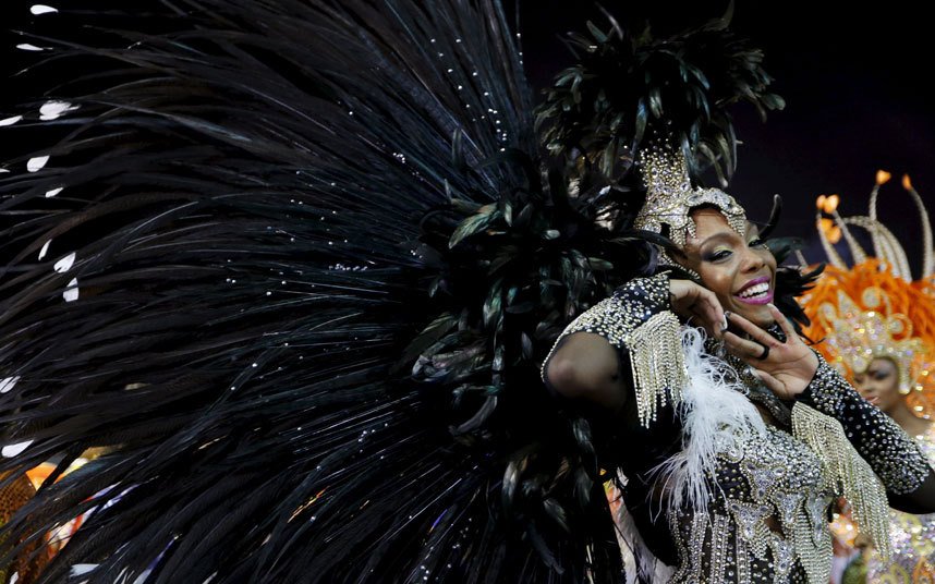 Οι Βραζιλιάνοι ξεσαλώνουν-Το καρναβάλι του Ρίο μέσα από 35 καρέ [εικόνες]  | iefimerida.gr 9