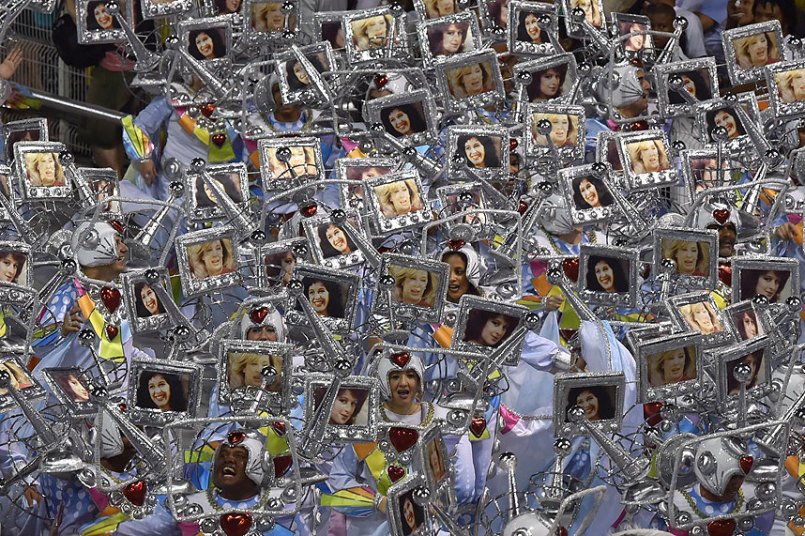 Οι Βραζιλιάνοι ξεσαλώνουν-Το καρναβάλι του Ρίο μέσα από 35 καρέ [εικόνες]  | iefimerida.gr 21