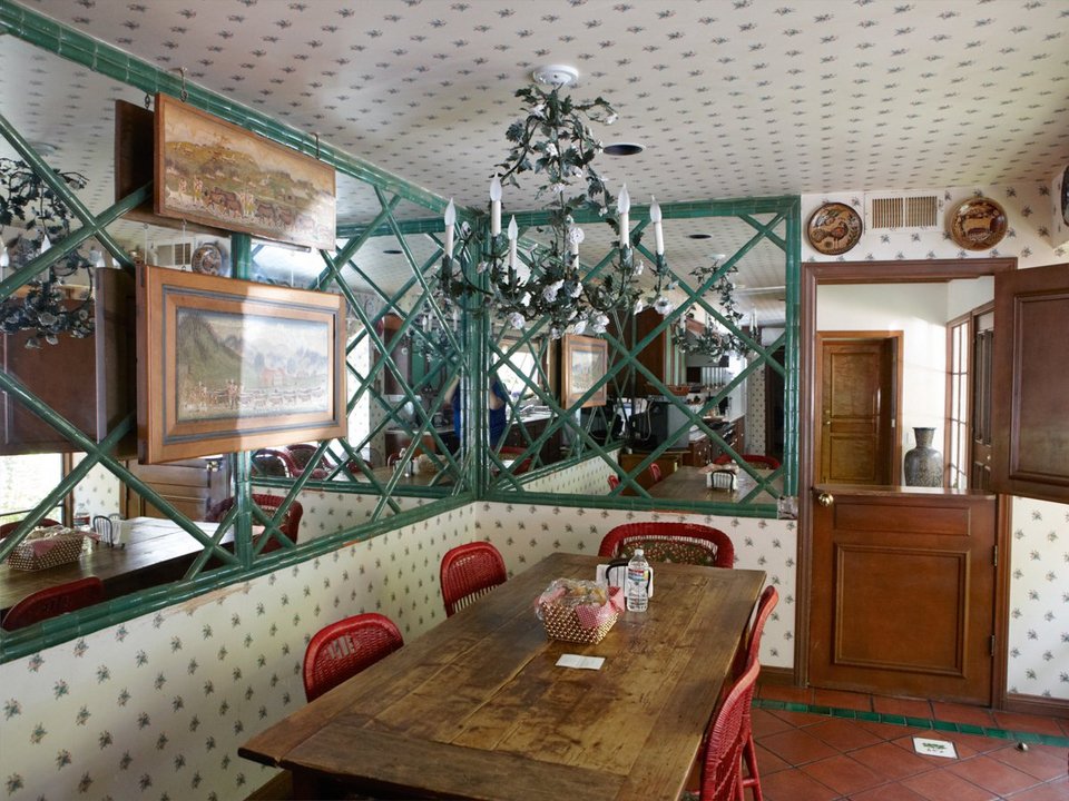 Λίγο κιτς, πολλά Chanel και διαμάντια -Το σπίτι της Ελίζαμπεθ Τέιλορ [εικόνες] | iefimerida.gr 5