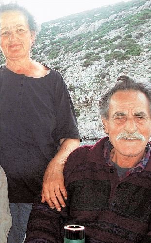 Συγκλονίζει η μοναδική κάτοικος στην Κίναρο: Εγώ βρήκα τα συντρίμμια – Ηταν ένα απανθρακωμένο παιδί μέσα | iefimerida.gr 0