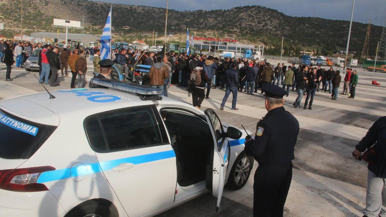 Επεισόδια στο Χαϊδάρι -Δεν άφηναν τους αγρότες να μπουν στην Αθήνα | iefimerida.gr 12