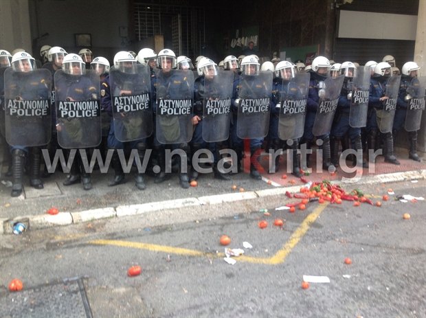 Η οργή των αγροτών ξέσπασε στην Αθήνα [εικόνες&βίντεο] | iefimerida.gr 19