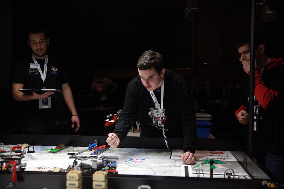 Διεθνής διαγωνισμός ρομποτικής για νέους, στη Θεσσαλονίκη [εικόνες & βίντεο] | iefimerida.gr 2