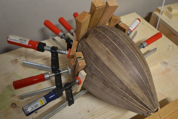 Εξάρχεια: Ενα εργαστήρι σου μαθαίνει να κάνεις βιβλία, τσάντες, εσπαντρίγιες [εικόνες] | iefimerida.gr 4