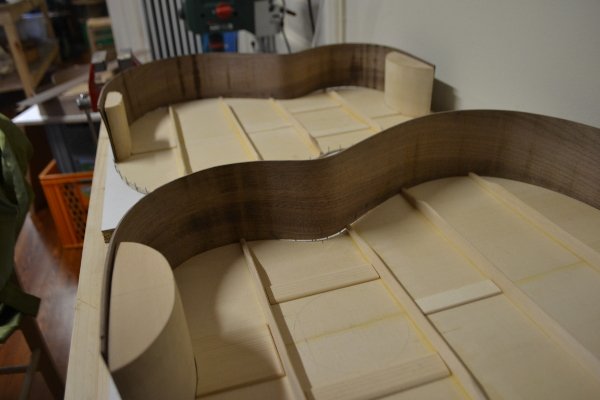 Εξάρχεια: Ενα εργαστήρι σου μαθαίνει να κάνεις βιβλία, τσάντες, εσπαντρίγιες [εικόνες] | iefimerida.gr 5