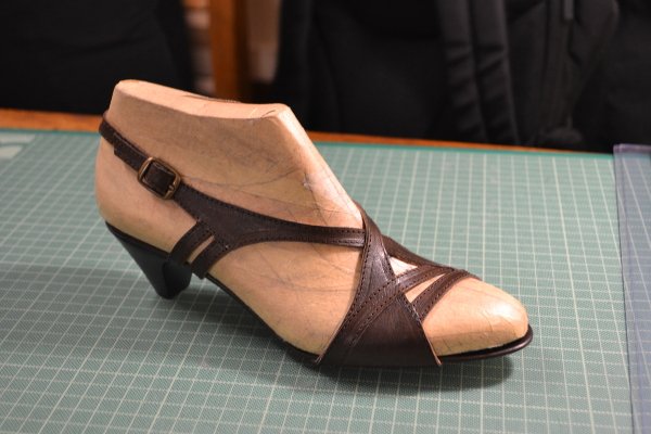 Εξάρχεια: Ενα εργαστήρι σου μαθαίνει να κάνεις βιβλία, τσάντες, εσπαντρίγιες [εικόνες] | iefimerida.gr 2