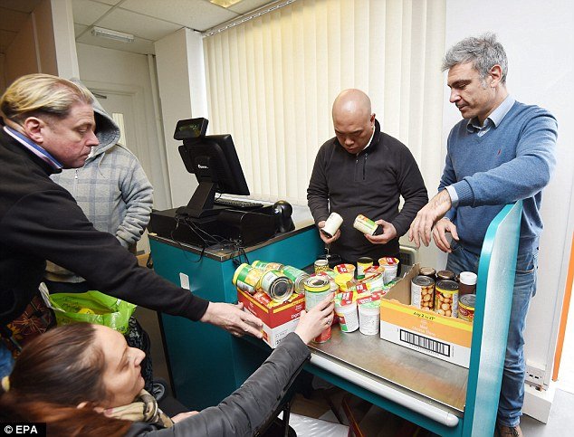 Χαμός στην πρώτη μέρα λειτουργίας του easyFoodstore -Αδειασαν όλα τα ράφια στο Λονδίνο [εικόνες] | iefimerida.gr 6