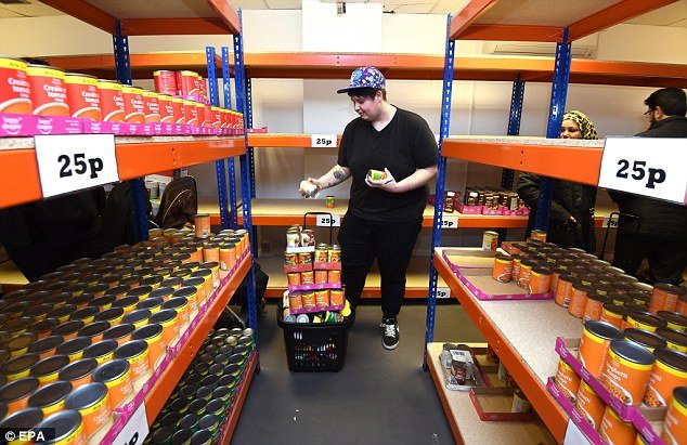 Χαμός στην πρώτη μέρα λειτουργίας του easyFoodstore -Αδειασαν όλα τα ράφια στο Λονδίνο [εικόνες] | iefimerida.gr 1