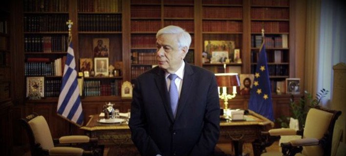 Ο Προκόπης Παυλόπουλος έχει γεμίσει το γραφείο του εικόνες Αγίων [εικόνες] | iefimerida.gr 0