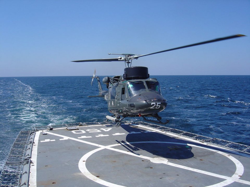 Agusta Βell 212: Ποιο ήταν το ελικόπτερο του Πολεμικού Ναυτικού που έπεσε στη νησίδα Κίναρο [εικόνες & βίντεο] | iefimerida.gr 1