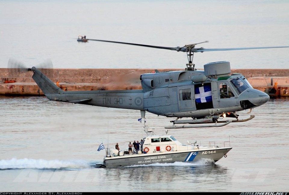 Agusta Βell 212: Ποιο ήταν το ελικόπτερο του Πολεμικού Ναυτικού που έπεσε στη νησίδα Κίναρο [εικόνες & βίντεο] | iefimerida.gr 0