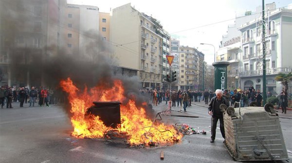 Η οργή των αγροτών ξέσπασε στην Αθήνα [εικόνες&βίντεο] | iefimerida.gr 10