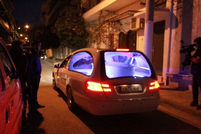 Σε λευκό φέρετρο έφτασε στη Ν. Ιωνία η σoρός του Παντελή Παντελίδη [εικόνες] | iefimerida.gr 0