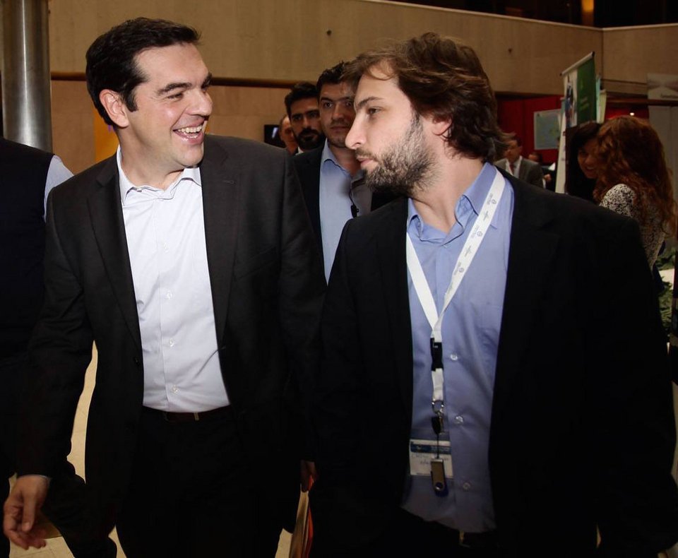 Ο Αδωνις ανέβασε φωτογραφίες στο Τwitter του συλληφθέντος δημοσιογράφου για εκβιασμούς, με Βαρουφάκη και Τσίπρα [εικόνες] | iefimerida.gr 1