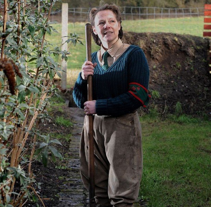 Γυναίκα που ζει στο 1940: Εχει σπίτι ρεπλίκα, πλένει σε σκάφη και δεν έχει τηλεόραση [εικόνες]  | iefimerida.gr 6