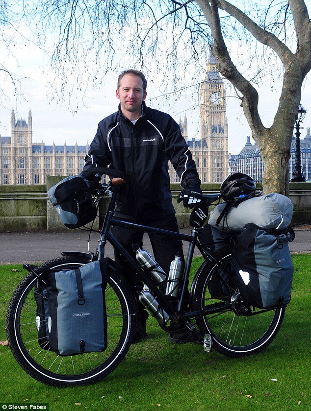 Ο γιατρός των 6 ηπείρων - Παράτησε το Λονδίνο και γύρισε όλο τον κόσμο με ένα ποδήλατο [εικόνες] | iefimerida.gr 0