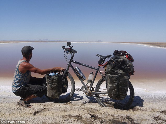 Ο γιατρός των 6 ηπείρων - Παράτησε το Λονδίνο και γύρισε όλο τον κόσμο με ένα ποδήλατο [εικόνες] | iefimerida.gr 2