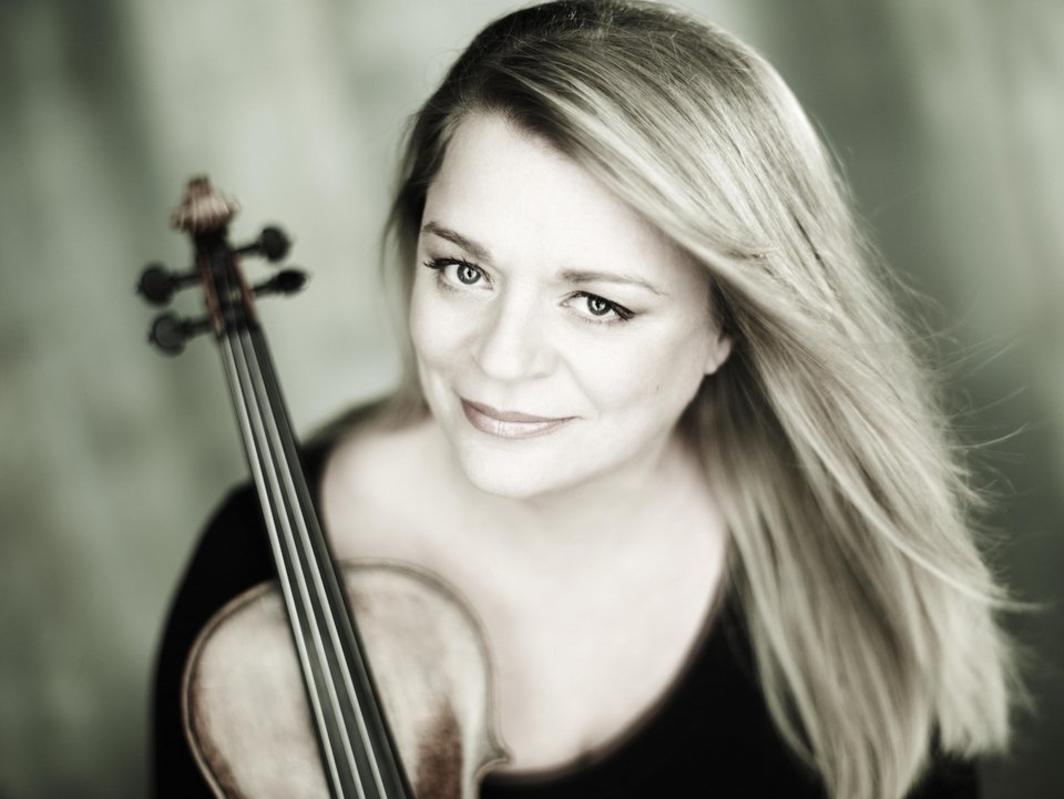 Η πολυβραβευμένη βιολονίστα Ανζέλ Ντιμπό και η περίφημη γυναικεία ορχήστρα της, για πρώτη φορά στην Αθήνα [εικόνες] | iefimerida.gr 0